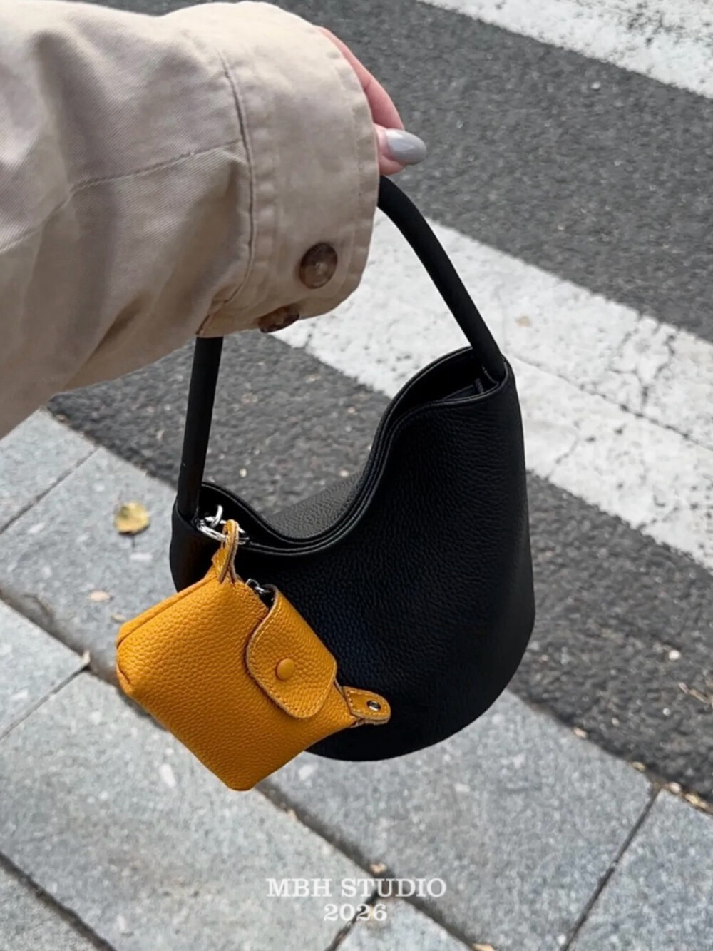 MBH Lychee Texture Soft Versatile Bucket Bag Crossbody Handbag - Image 2