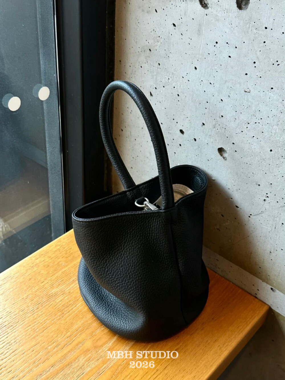 MBH Lychee Texture Soft Versatile Bucket Bag Crossbody Handbag - Image 3
