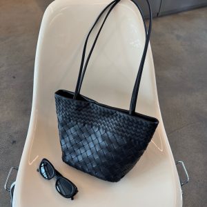 MBH French-Style Top-Layer Sheepskin Handwoven Basket Bag Relaxed Shoulder Bag