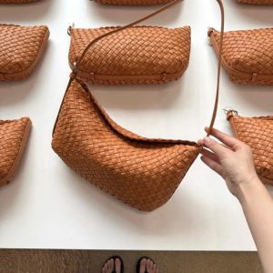 MBH Handwoven Top-Grain Vegetable-Tanned Leather Crescent Bag Relaxed Shoulder Crossbody Bag